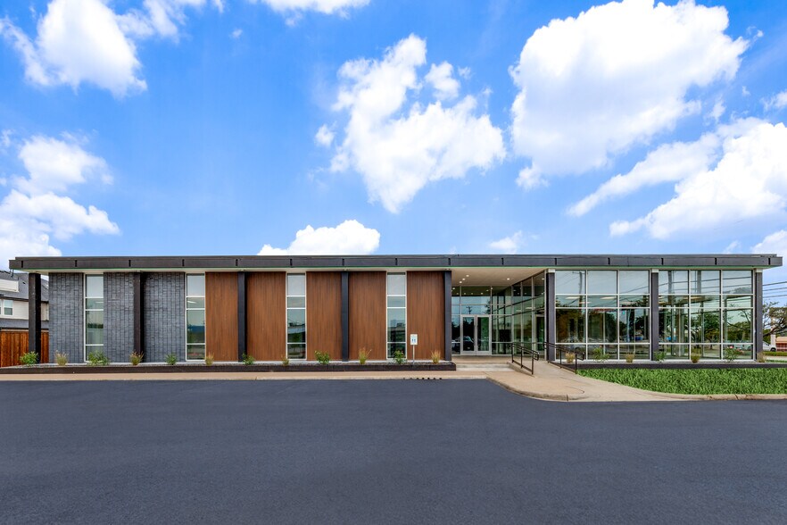 2824 Valley View Ln, Farmers Branch, TX à vendre - Photo du bâtiment - Image 1 de 26