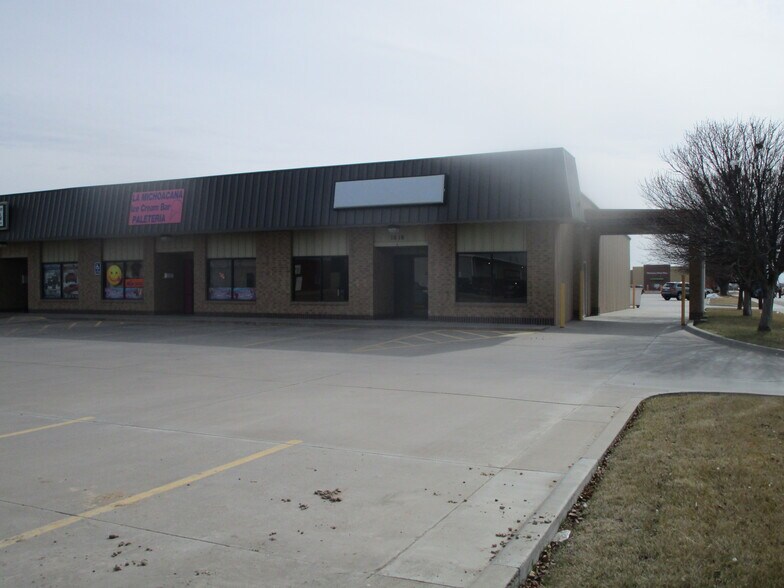 1008-1016 W Mary St, Garden City, KS for lease - Building Photo - Image 2 of 32