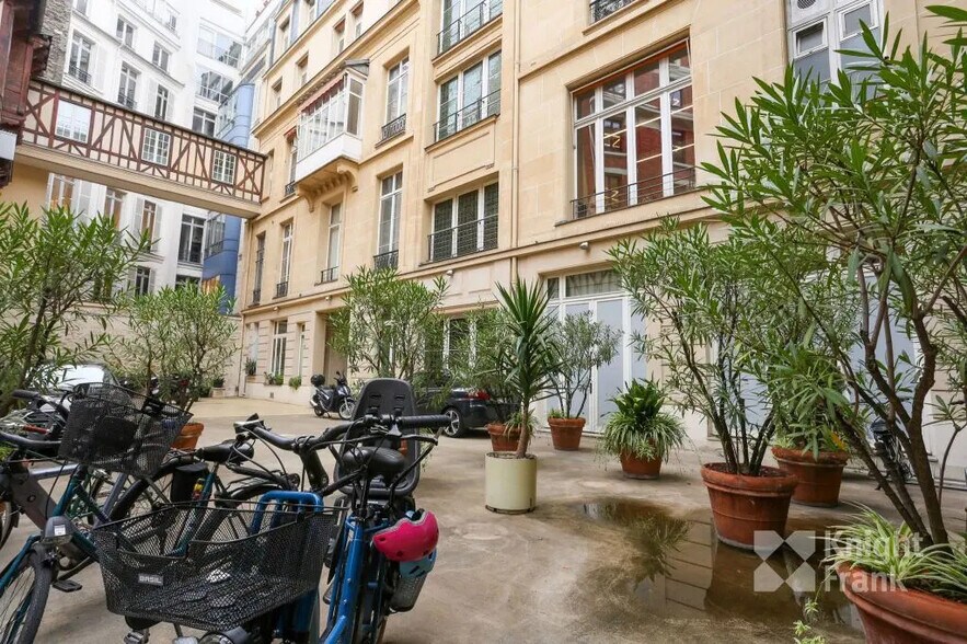 22-24 Avenue Franklin D. Roosevelt, Paris for lease - Building Photo - Image 2 of 14