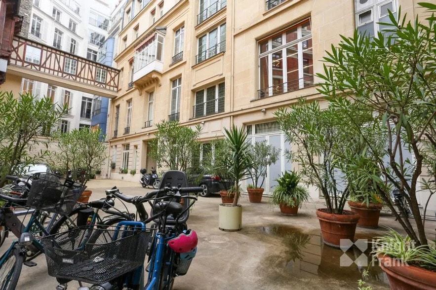 22-24 Avenue Franklin D. Roosevelt, Paris à louer - Photo du bâtiment - Image 2 de 14