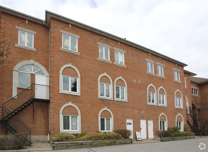 317 Renfrew Dr, Markham, ON à vendre - Photo principale - Image 1 de 4