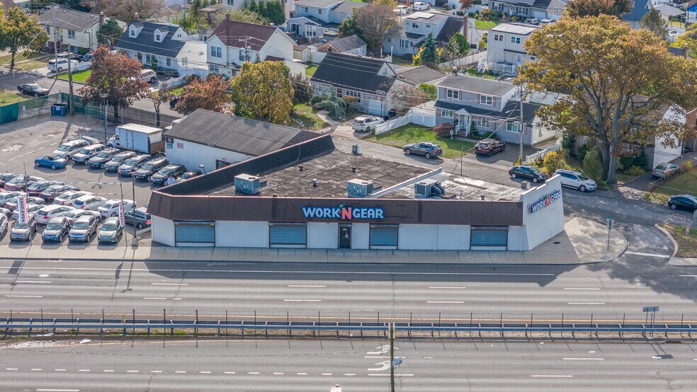 150 W Sunrise Hwy, Lindenhurst, NY à louer - Photo du bâtiment - Image 1 de 29