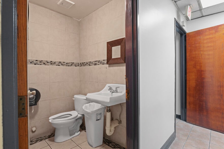 6347 Pacific Blvd, Huntington Park, CA for lease - Interior Photo - Image 3 of 9