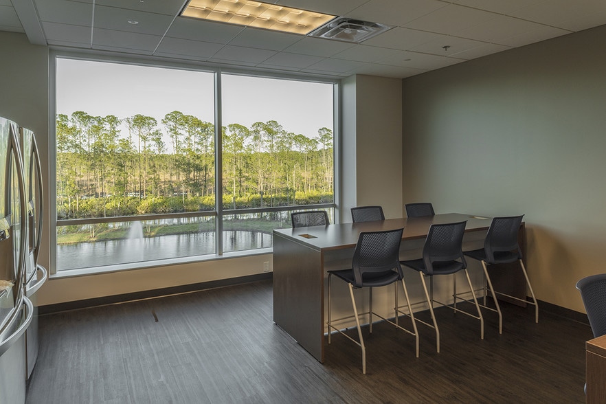 14701 Philips Hwy, Jacksonville, FL for lease - Interior Photo - Image 3 of 13