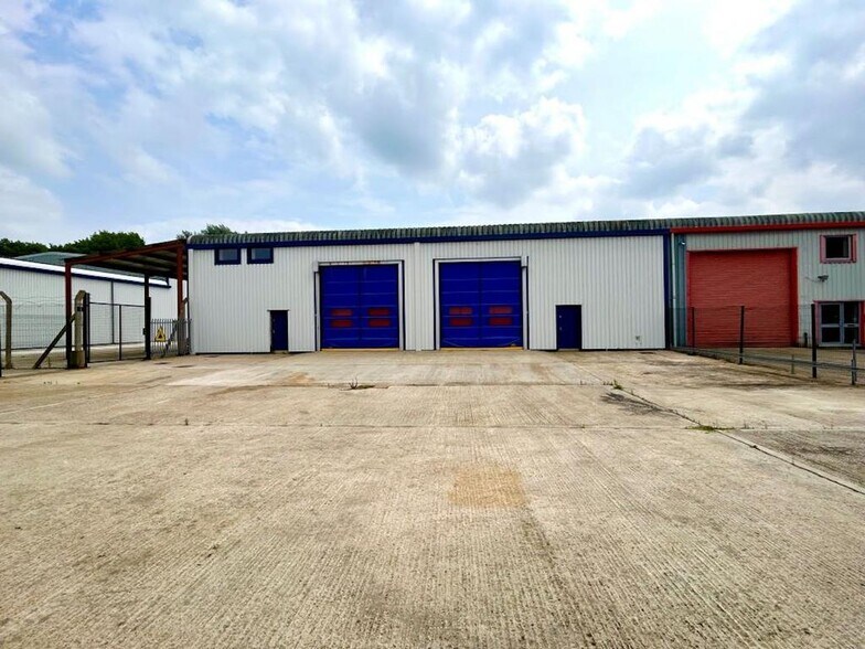 9a & 9b Granville Way, Bicester à louer - Photo du bâtiment - Image 3 de 17