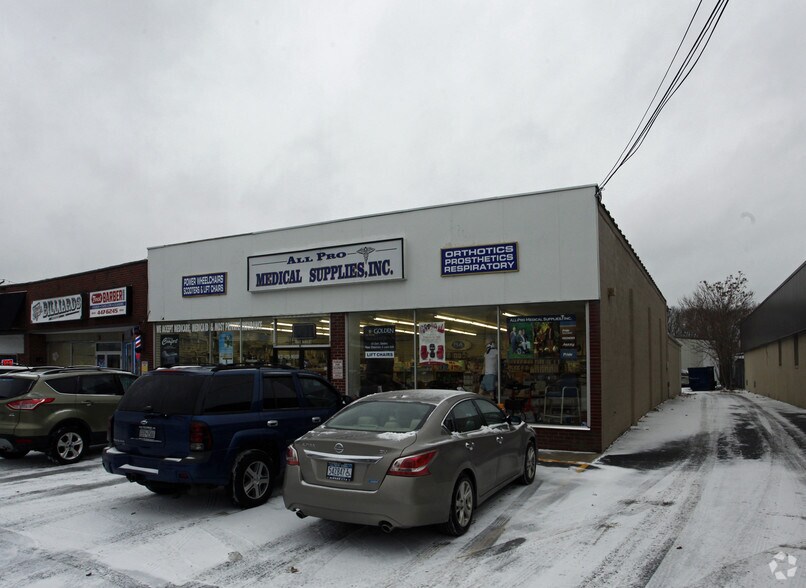 464 E Main St, Patchogue, NY à louer - Photo du bâtiment - Image 3 de 11