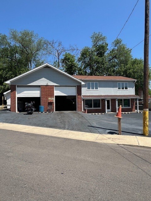 1714 N Gale Ave, Peoria, IL à vendre Photo du bâtiment- Image 1 de 10