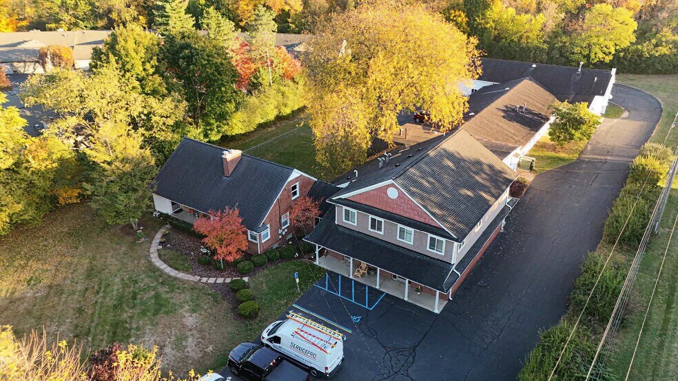 41395 Wilcox Rd, Plymouth, MI à vendre - Photo du bâtiment - Image 3 de 3