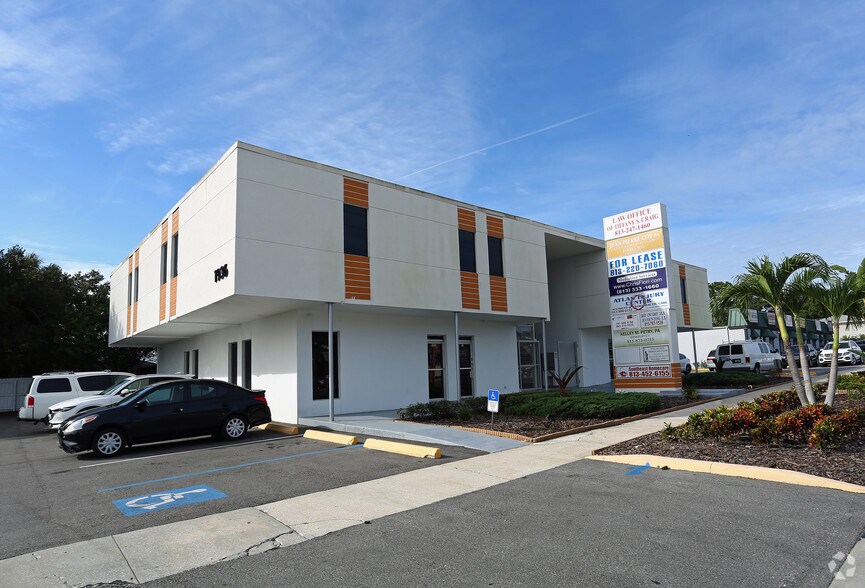 1936 W Dr Martin Luther King Jr Blvd, Tampa, FL à louer - Photo du bâtiment - Image 3 de 11