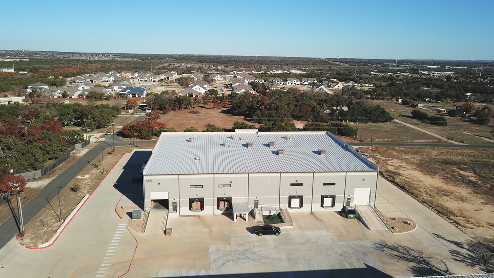 2205 Downing Ln, Leander, TX à louer - Photo du bâtiment - Image 3 de 17