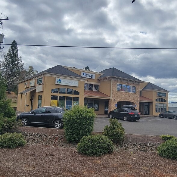2198 NE Stephens St, Roseburg, OR for lease - Building Photo - Image 2 of 6