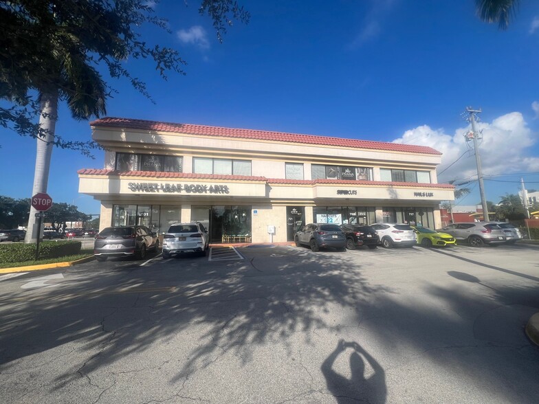 701 SE 17th St, Fort Lauderdale, FL for lease - Building Photo - Image 2 of 7