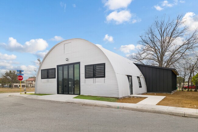 More details for 322 Lucas St, San Antonio, TX - Retail for Lease