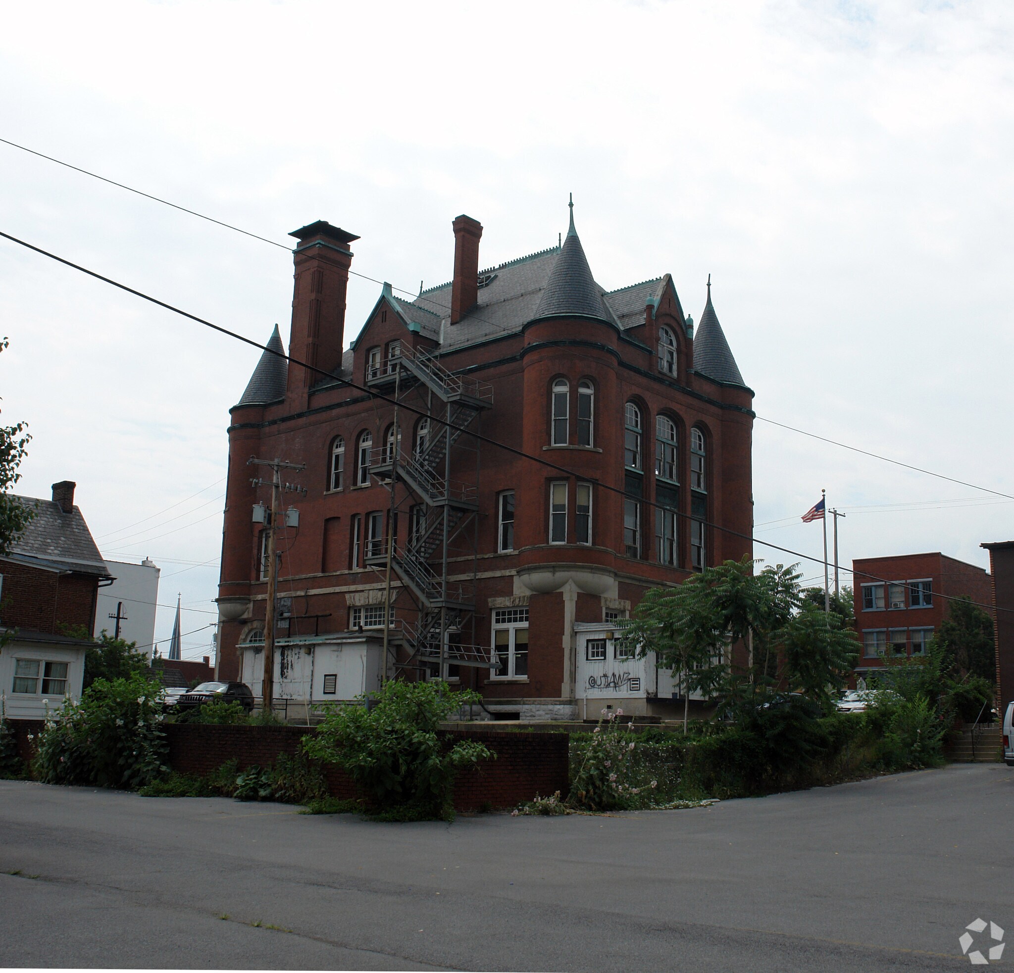 125 S Maple Ave, Martinsburg, WV for sale Primary Photo- Image 1 of 11