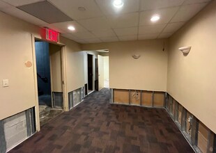 130 W 79th St, New York, NY for lease Interior Photo- Image 1 of 3