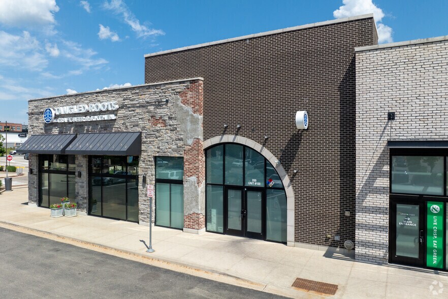899-913 N Milwaukee Ave, Vernon Hills, IL à louer - Photo du bâtiment - Image 3 de 10