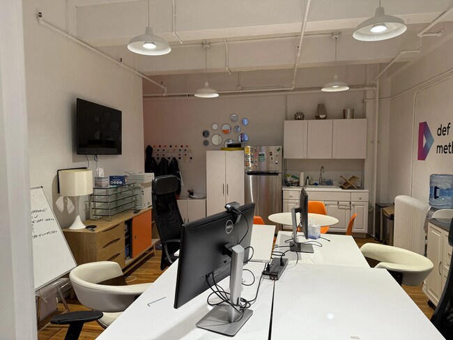 Plus de détails pour 336-342 W 37th St, New York, NY - Bureau à louer