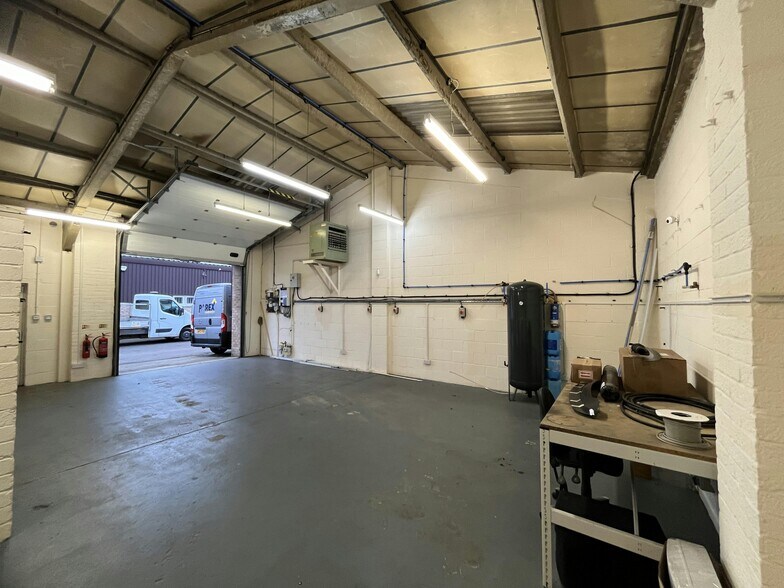 Bicester Rd, Aylesbury à vendre - Photo du bâtiment - Image 3 de 16