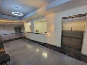 2300 NW 89th Pl, Miami, FL à louer Photo intérieure- Image 1 de 21