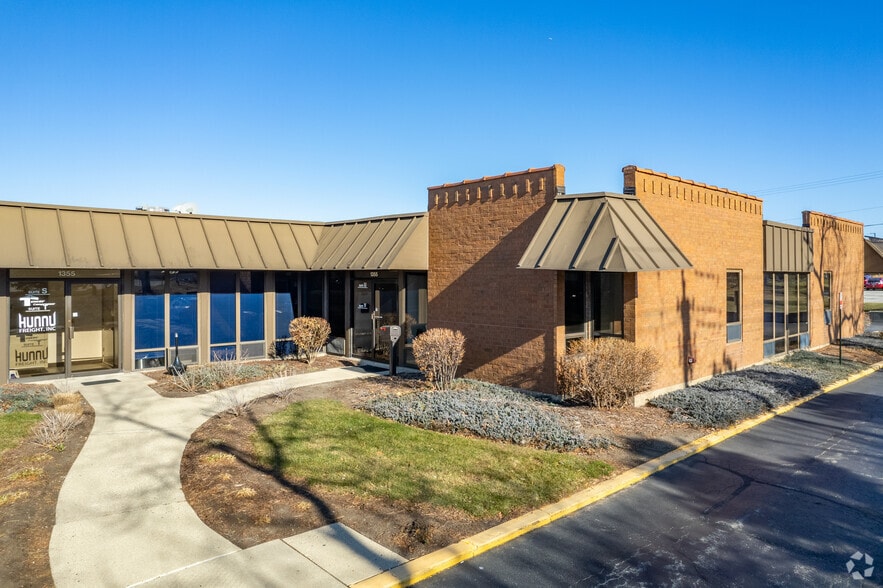 1305 Remington Rd, Schaumburg, IL for lease - Building Photo - Image 3 of 20