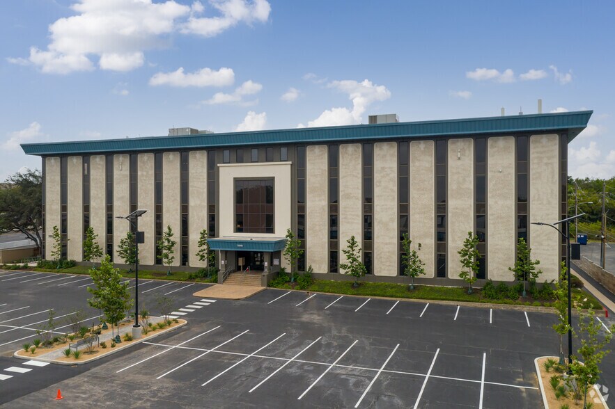 3000 S IH-35, Austin, TX à louer - Photo du bâtiment - Image 2 de 5