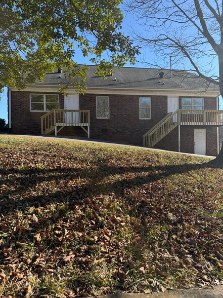 518 4th St SW, Hickory, NC à louer - Photo du bâtiment - Image 3 de 4