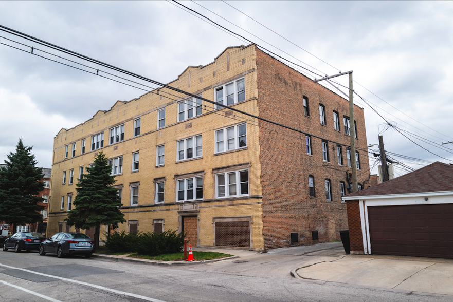 118 Unit South Chicago Multifamily Portf portfolio of 5 properties for sale on LoopNet.ca - Building Photo - Image 2 of 15