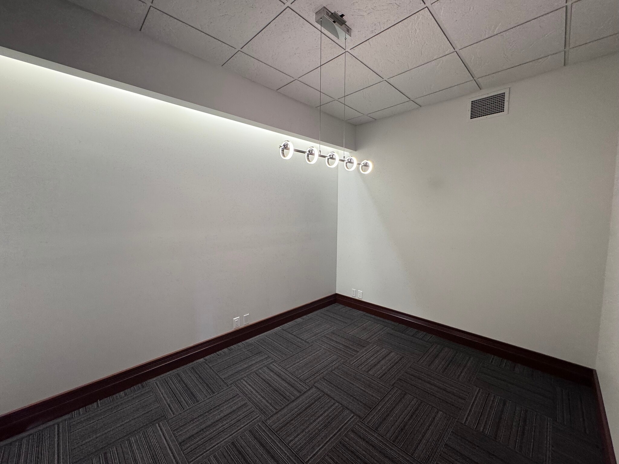 109-111 Washington Ave N, Minneapolis, MN for lease Interior Photo- Image 1 of 5