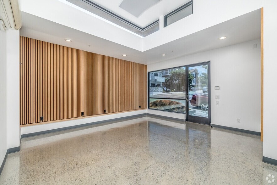 627 Aviation Way, Manhattan Beach, CA for sale - Building Photo - Image 3 of 19