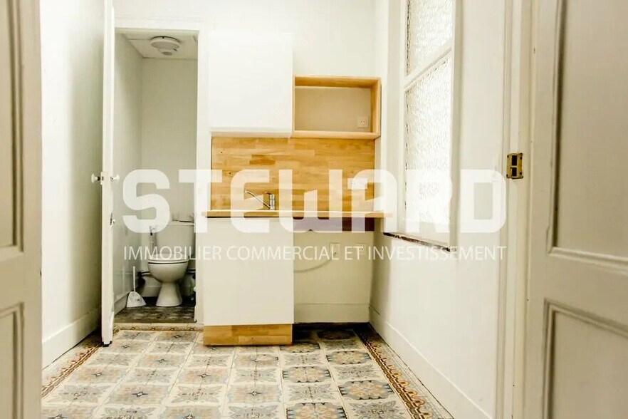 Retail in Lille for lease - Interior Photo - Image 2 of 13