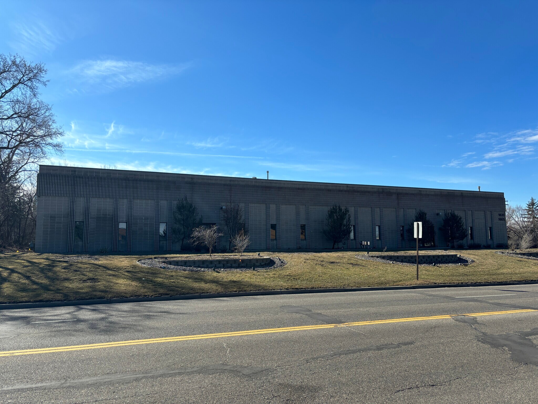 9865 10th Ave N, Plymouth, MN à louer Photo du bâtiment- Image 1 de 8