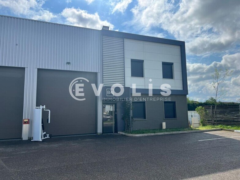 155 Route De Grenoble, Saint-Priest for lease - Building Photo - Image 2 of 13