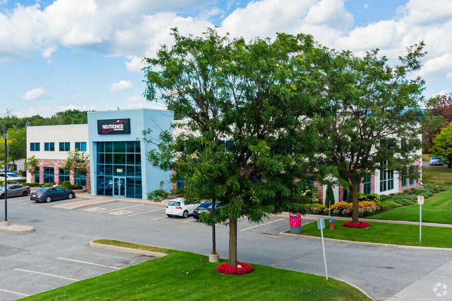 350 Palladium Dr, Ottawa, ON à vendre - Photo du bâtiment - Image 3 de 5