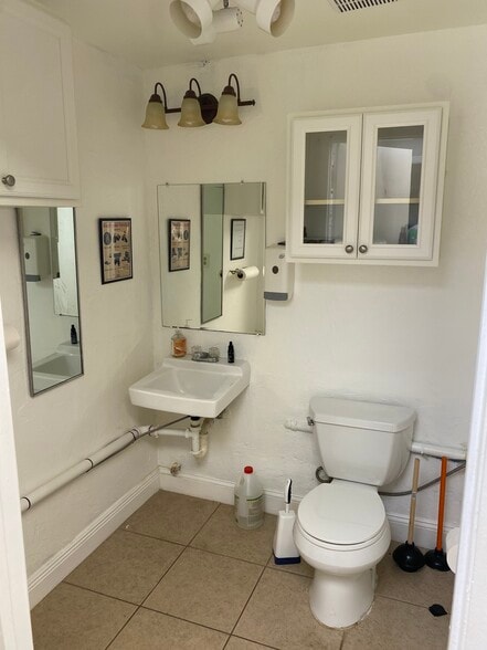 214 S Military Trl, Deerfield Beach, FL for lease - Building Photo - Image 3 of 8