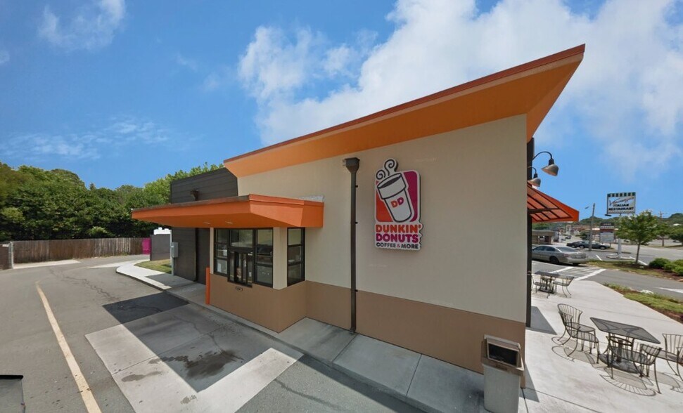 3475 Robinhood Rd, Winston-Salem, NC à louer - Photo du bâtiment - Image 3 de 4