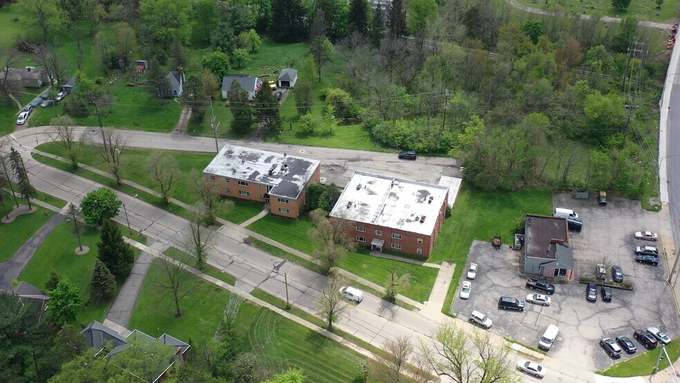 200-204 Solon Rd, Bedford, OH à vendre - Vidéo sur l’inscription commerciale - Image 2 de 29