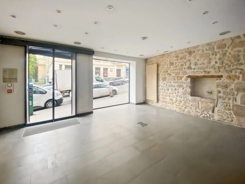 Retail in Paris for lease - Building Photo - Image 1 of 6