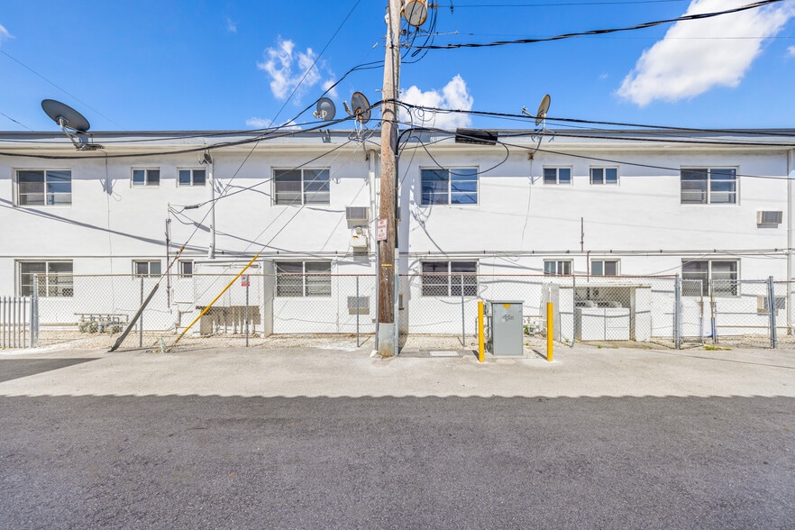 535 73rd St, Miami, FL à vendre - Photo du bâtiment - Image 3 de 25