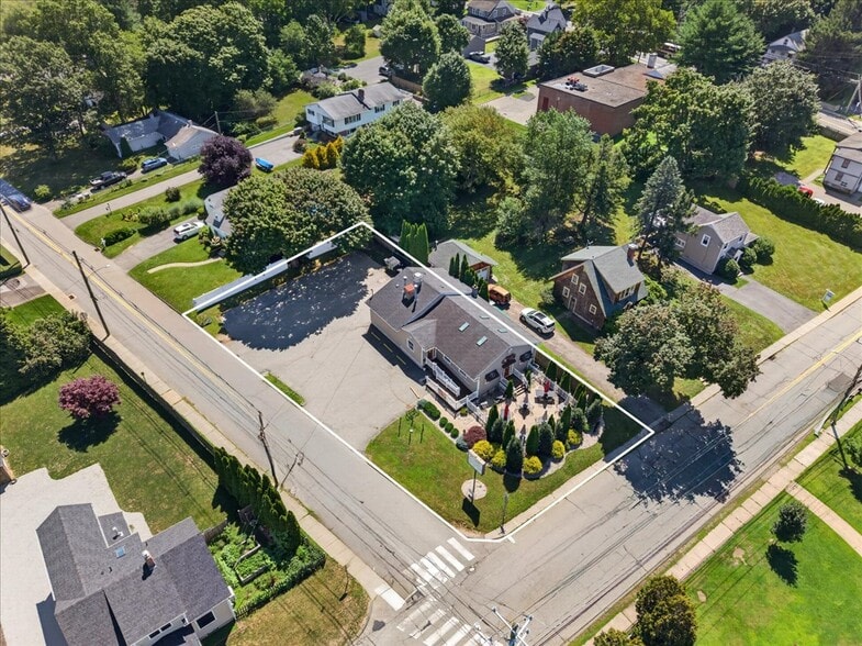 11 E Pattagansett Rd, Niantic, CT for sale - Building Photo - Image 3 of 37