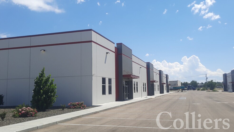 1410 W Karcher Rd, Nampa, ID à louer - Photo du bâtiment - Image 2 de 12