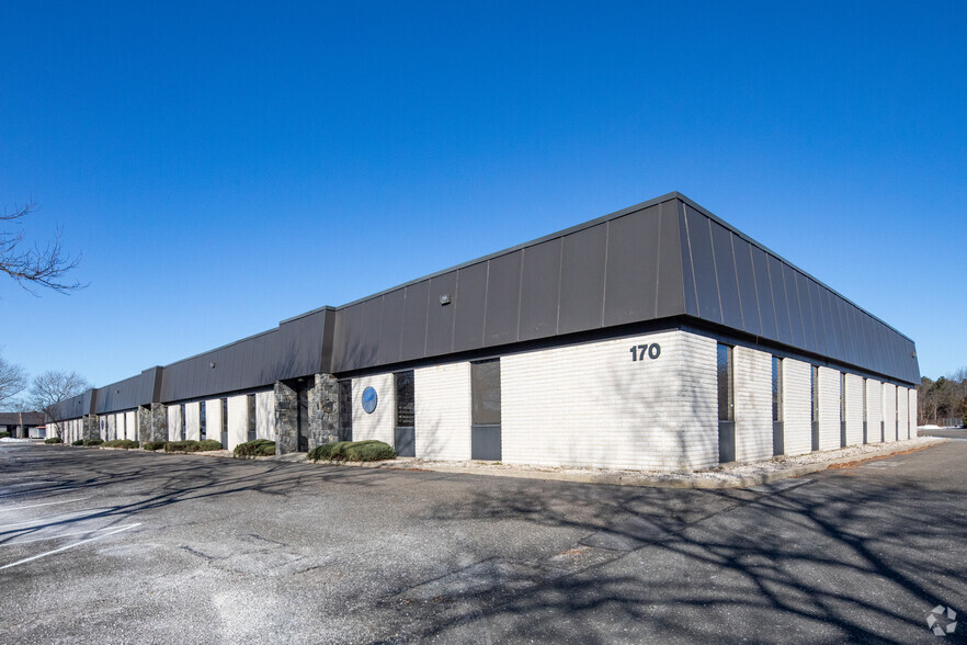 170 Wilbur Pl, Bohemia, NY for lease - Primary Photo - Image 1 of 5