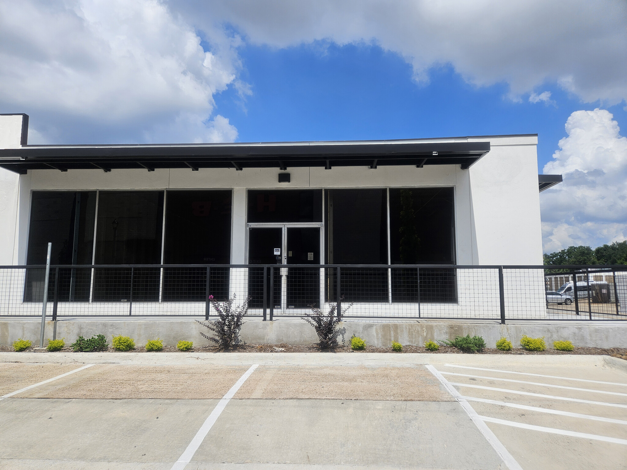 5201 Spruce St, Bellaire, TX for lease Building Photo- Image 1 of 4