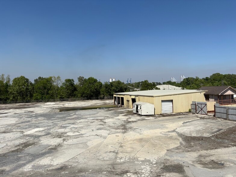 400 Magazine Ave, Savannah, GA for sale - Building Photo - Image 2 of 8