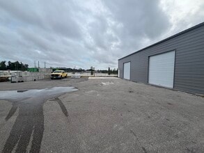 7200 Bucks Ln, Fort Myers, FL for lease Building Photo- Image 1 of 3