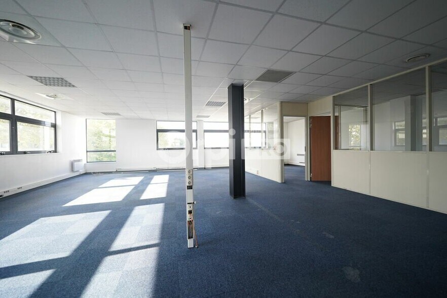 81-83 Rue Elisée Reclus, Décines-Charpieu for lease - Interior Photo - Image 2 of 41