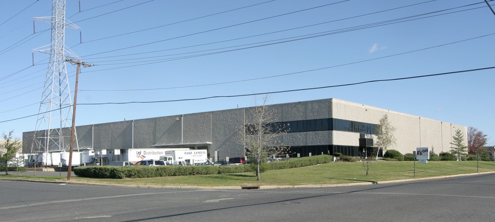 40 Executive Ave, Edison, NJ à louer - Photo du bâtiment - Image 2 de 7