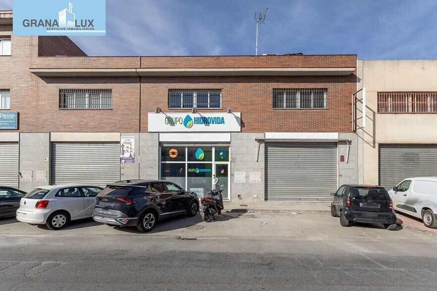 Avenida Juncaril, 128, Peligros, Granada for sale - Building Photo - Image 2 of 20