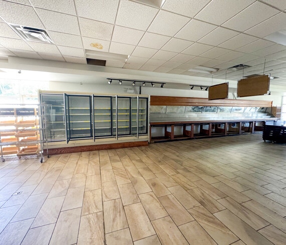 174 Hamilton Rd, London, ON for lease Interior Photo- Image 1 of 6