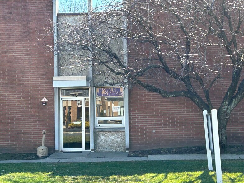311 E Park St, Moonachie, NJ à louer - Photo du bâtiment - Image 3 de 5