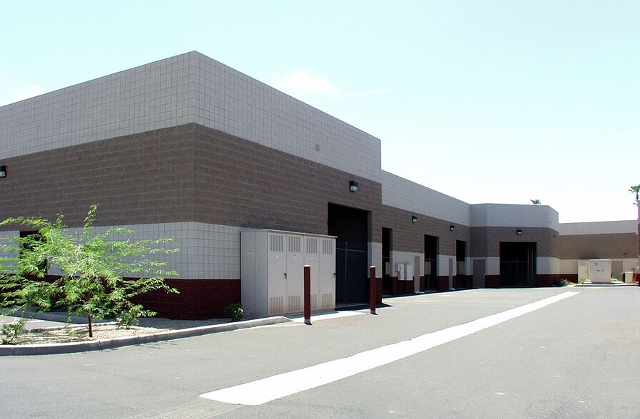 4121 E Valley Auto Dr, Mesa, AZ à louer - Photo du bâtiment - Image 2 de 6